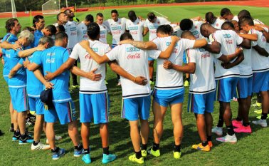 La lesión de James Rodríguez y la poca continuidad de Radamel Falcao preocupan al cuerpo técnico de la selección Colombia. Colprensa