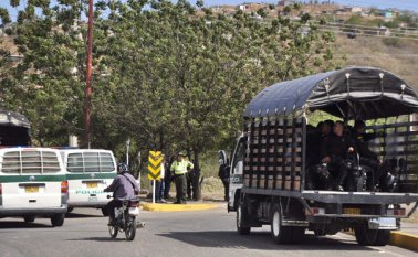 La policía se movilizó para controlar la situación. Edinsson Figueroa