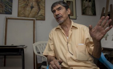 En su taller dejaba que la imaginación volará para crear sus cuadros. Archivo