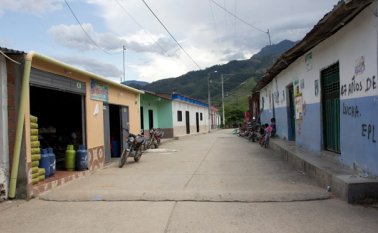 Por las calles del corregimiento San José del Tarra están las marcas del Epl. Luis Alfredo Estévez