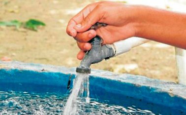 El Gobierno busca promover el uso eficiente y ahorro del agua potable y desincentivar su consumo excesivo. Colprensa