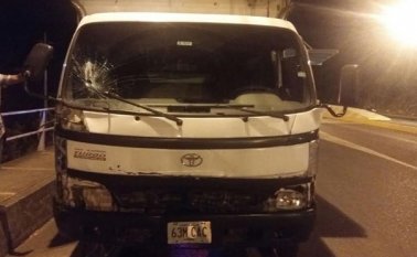 Este es el camión venezolano en el que un hombre cruzó la frontera evadiendo las órdenes de las autoridades. Suministrada