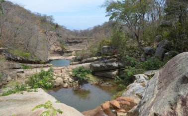 Así luce hoy poz azul. Las cascadas ya no existen y el nivel del agua bajó en sus pozos. Rodrigo Sandoval