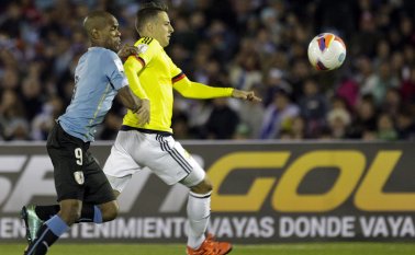 Colombia enfrenta a Uruguay en el segundo juego de eliminatorias. AP