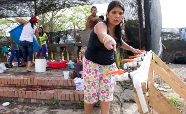Familias que se encuentran en el albergue de Interferias denunciaron que en los últimos días se les ha ido restringiendo los servicios de agua y de batería sanitaria.  Alfredo Estévez
