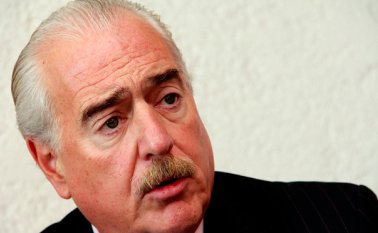 No puedo girar un cheque en blanco por un apresurado acuerdo clandestino: Pastrana. Colprensa