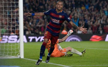 Neymar marcó las diferencias, primero de penal (22 y 32) y luego en jugada (69 y 70). AFP