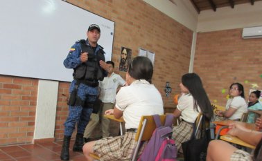 Inpec visita los colegios de Cúcuta para ofrecer a los estudiantes una terapia de choque en la cárcel de Cúcuta. Jean García