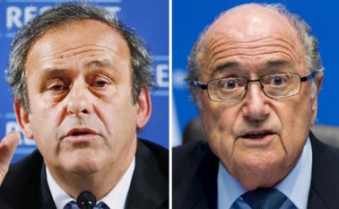 Michel Platini, presidente de la UEFA, y Joseph Blatter, presidente de la Fifa. AFP