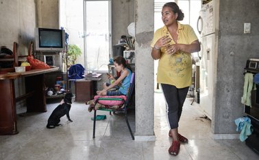 Guiomar vive con su hija Milena de 11 años. Juan Pablo Bayona