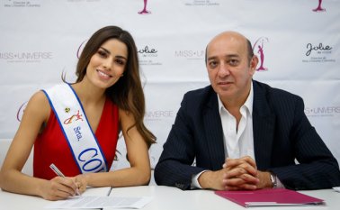 Ariadna Gutiérrez acaba de firmar el contrato para participar en Miss Universo. Colprensa