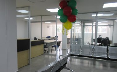 El hacinamiento al que estaban habituados los funcionarios es asunto del pasado, pues con las nuevas instalaciones hay espacio y comodidad para ellos y los usuarios. Cortesía