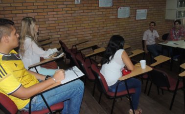 Docentes del departamento construyen objetos virtuales de aprendizaje. Tomada de Internet