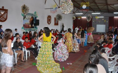 El desfile se cumplió en el salón de eventos del colegio San Francisco de Asís de Pamplona. Roberto Ospino