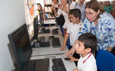 En reciente visita la ministra Mariana Garcés inauguró la biblioteca de Villa del Rosario. Juan Pablo Cohen
