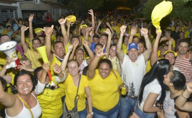 Celebración por el triunfo de César Rojas. Juan Pablo Bayona