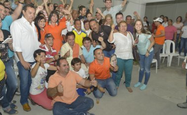 Con una mesurada celebración el gobernador electo acompañó en Cúcuta a quienes laboraron en su campaña. Juan Pablo Bayona