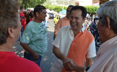 William Villamizar saludó a los votantes cucuteños. Juan Pablo Bayona