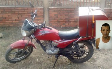 En el cajón de la moto, los uniformados hallaron una funda de almohada que en su interior contenía una bolsa plástica con 9 proveedores metálicos para fusil 5.56 milímetros. Archivo