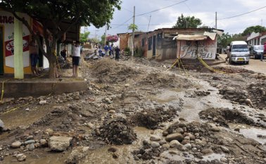 En la calle 47 de Camilo Daza las aguas negras rebozaron e inundaron varias viviendas del sector. Edinsson Figueroa