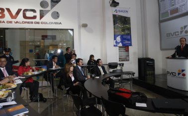 A pesar de que las acciones de las grandes empresas colombianas han tenido un comportamiento negativo, hay algunas empresas que están registrando buenos resultados tras las expectativas del alza del dólar. Archivo