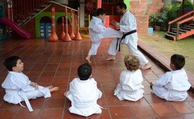 Aprender karate ayuda a que los niños adquieran disciplina en todos los aspectos de la vida. Rodrigo Sandoval