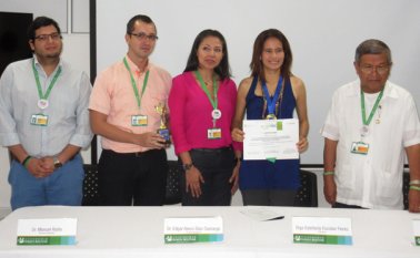 Olga Estefanía Escobar Flórez recibió el martes las felicitaciones por parte de las directivas de la Universidad Simón Bolívar. Johan García