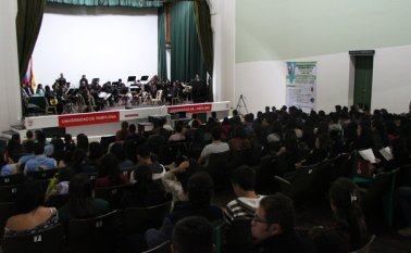 En el teatro Jáuregui de Pamplona se cumplió el acto inaugural del Seminario Internacional de Medio Ambiente. Cortesía