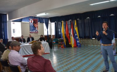 El representante de Propaís, Luis Fernando Martínez, se refirió a la creación de microfranquicias en el VII Foro de Desarrollo Económico de Pamplona. Roberto Ospino
