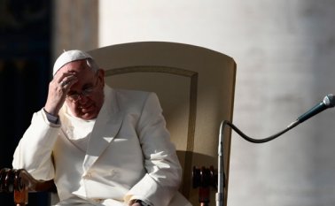 Tanta barbarie nos deja consternados y nos hace preguntarnos cómo el corazón del hombre puede idear y realizar actos tan horribles: Papa. AFP