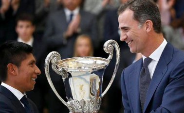 Ha sido un orgullo poder compartir escenario con tan grandes deportistas y estrechar la mano del Rey: Quintana. Reuters