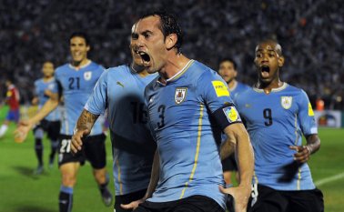 Uruguay derrotó 3-0 a Chile. AFP