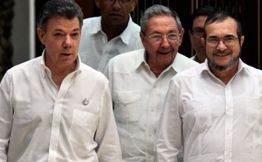 La recompensa de 5 millones de dólares que ofrece Estados Unidos por ‘Timochenko’ tendrá que desaparecer: Santos. AFP