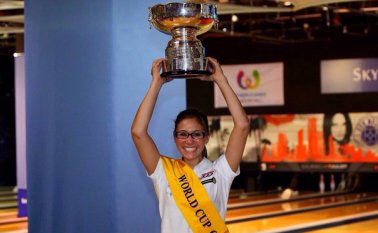La bolichera colombiana defendió con éxito la corona que logró hace un año en Breslavia (Polonia) y se consagró de nuevo como campeona de la Copa Mundo AMF de Bolos. Colprensa