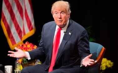 Trump dijo el jueves que "debería haber muchos sistemas, además de bases de datos". AFP