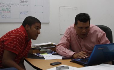 Al alcalde de Puerto Santander, José Eriberto Muñoz Ruiz (izquierda) se le achaca el haber decretado una urgencia manifiesta sin llenar los requisitos exigidos por la ley, ni informar oportunamente a la Contraloría Departamental sobre esto. Archivo