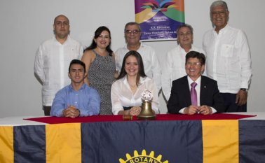 Sentados: Jossimar Calvo, Laura Colmenares y Carlos Iván Márquez. De pie: Víctor José Angarita, Neira Bustamante, Gabriel Monsalve, Aluar Carvajal y Jaime Bará. Alfredo Estévez