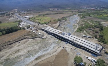 Cerca de 10.000 vehículos, en promedio, transitarán diariamente por el puente internacional de Tienditas, que une a esa población venezolana con Cúcuta. Archivo