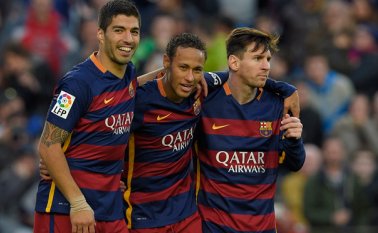 El uruguayo, el brasileño y el argentino fueron las estrellas del encuentro. Neymar abrió el marcador a los 22 minutos, repitió a los 53. AFP