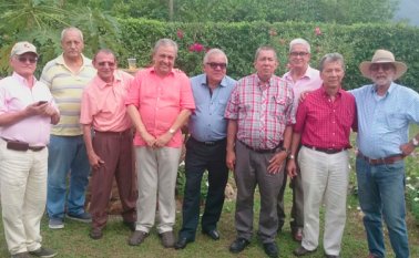 De izquierda a derecha aparecen Jorge Avendaño Cantor, Fernando Carrascal Solano, José Tobías Rojas, Patrocinio Ararat Díaz, Carlos Manrique Neira, José Luis Maldonado Gutiérrez, Félix Enrique García, Mario Contreras Pérez y Leonel González Quintero. Cortesía
