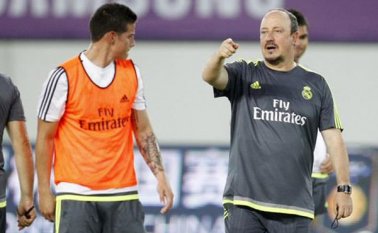 James Rodríguez y el técnico Rafa Benítez. Internet
