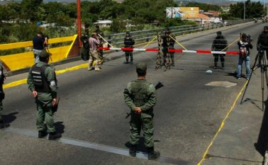 Dirigentes políticos proponían que esta consulta se hiciera el mismo día de las elecciones parlamentarias, es decir, el 6 de diciembre. Archivo