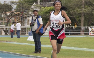 La atleta nortesantandereana María Alejandra Moreno, fue la deportista más destacada ayer en los IV Juegos Paranacionales 2015 de Ibagué al ganar dos medallas de oro y una de bronce. Archivo