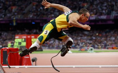 En Sudáfrica, la pena mínima por el cargo de asesinato es de 15 años en prisión. Archivo