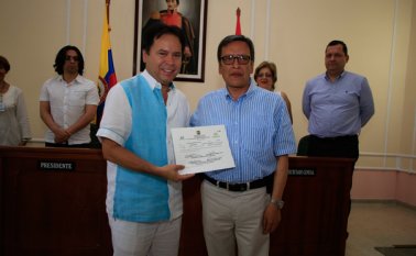 William Villamizar Laguado, cuando recibió la credencial que lo acredita como gobernador de Norte de Santander. Archivo