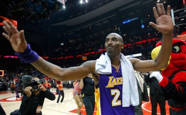 Actualmente es el tercer máximo anotador de la NBA por detrás de Kareem Abdul Jabbar y Karl Malone.
AFP
