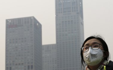Una espesa niebla de partículas finas se abatirá sobre la ciudad.  AP