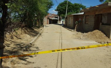El cuerpo de Hernando Ibarra quedó tendido sobre la mitad de la calle. La Opinión