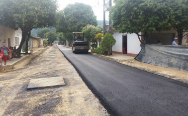 Así lucen las obras de pavimentación en La Gabarra. Especial