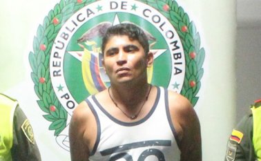 En la captura fueron incautados dos fusiles, siete hamacas, dos pantalones verde oscuro, dos camisetas de color negro, un celular y marihuana. Suministrada